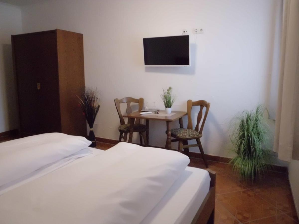 Hotel Restaurant Zur Pfanne Urbar  Buitenkant foto